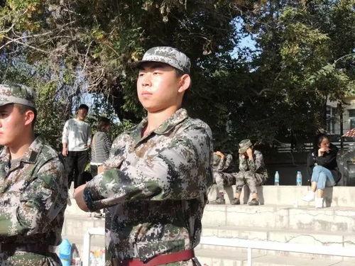 最新军训爆料文案短句,揭秘最新爆料短句背后的热血青春